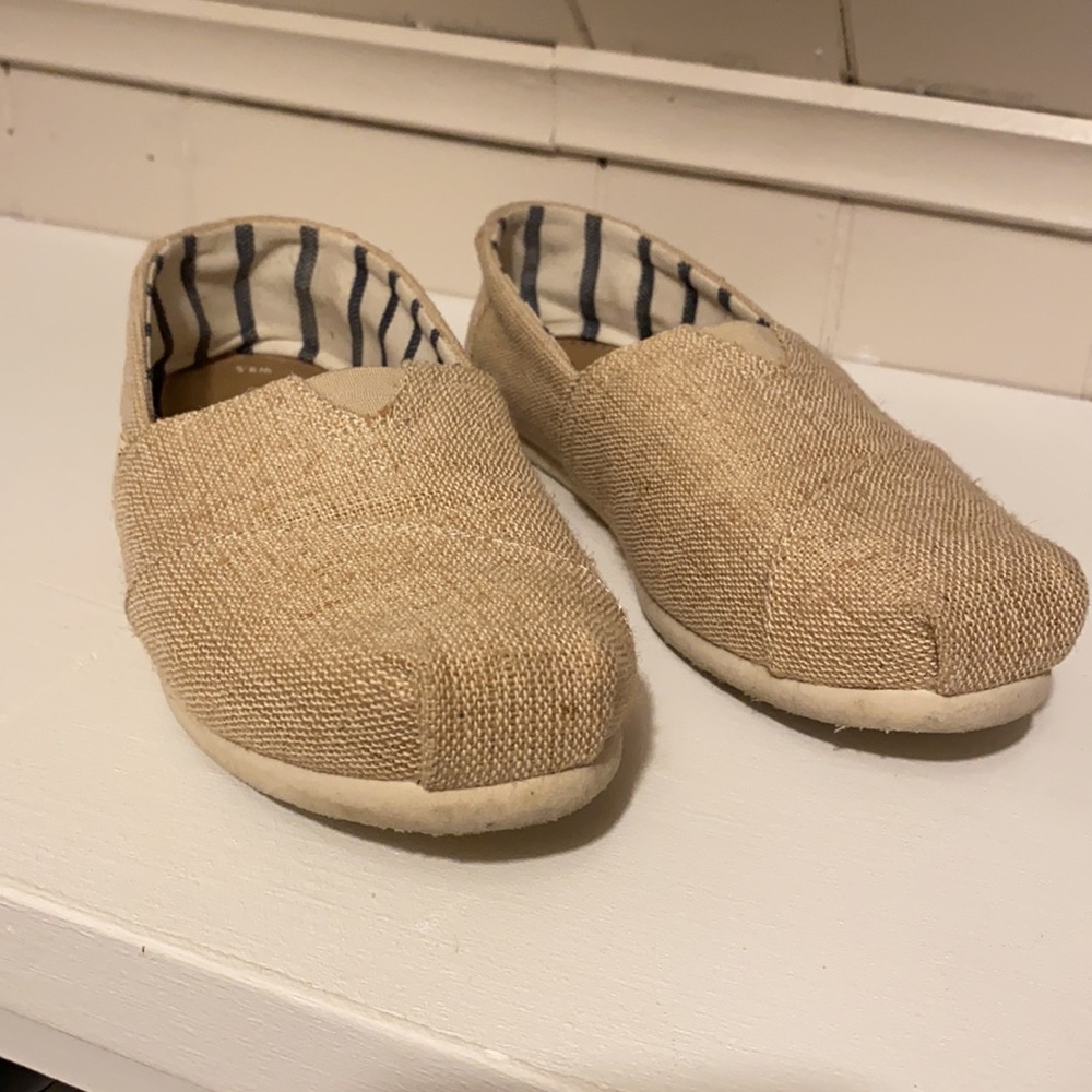 Toms - Picture 2 of 6